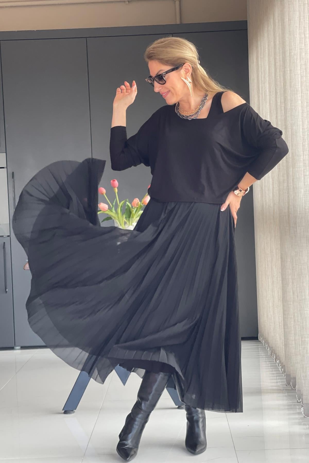 Pilise Etek Detay Syah Elbise