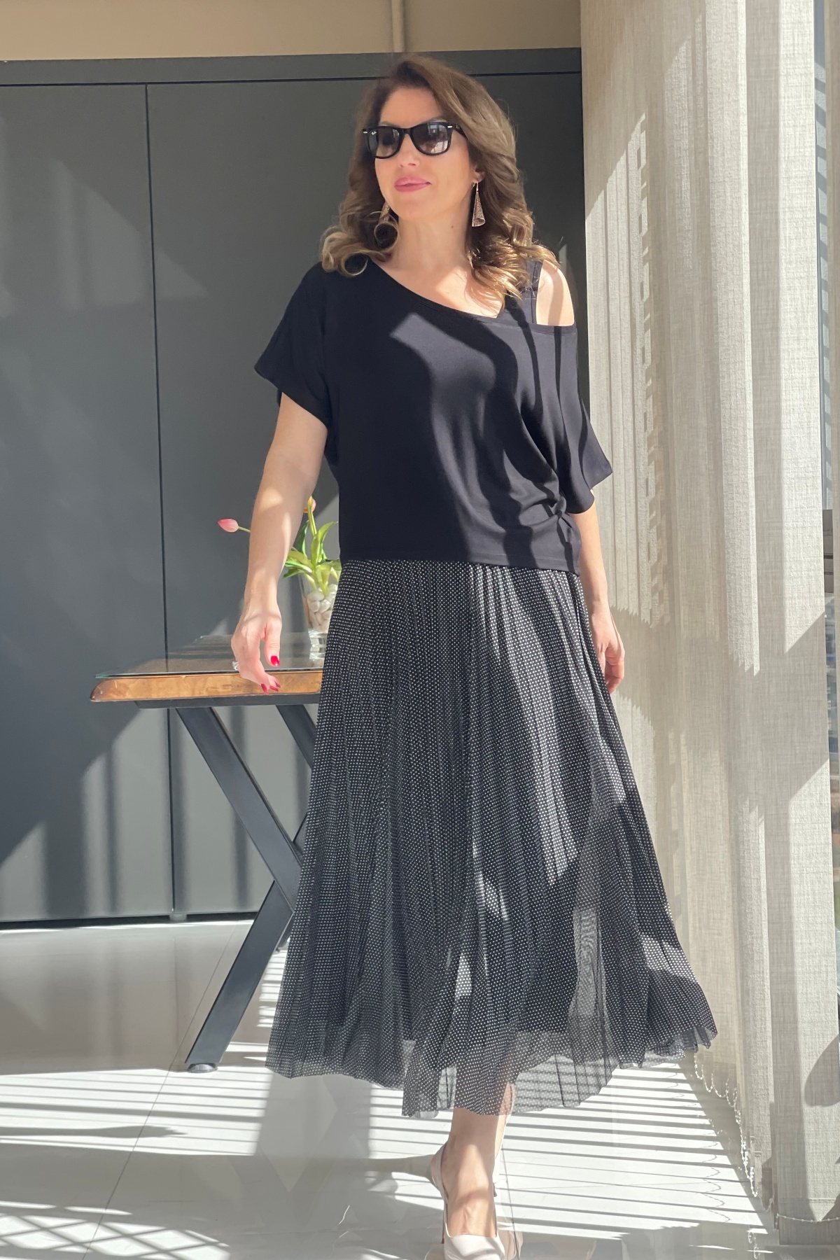 Puantiye Desen Piliseli Siyah Elbise