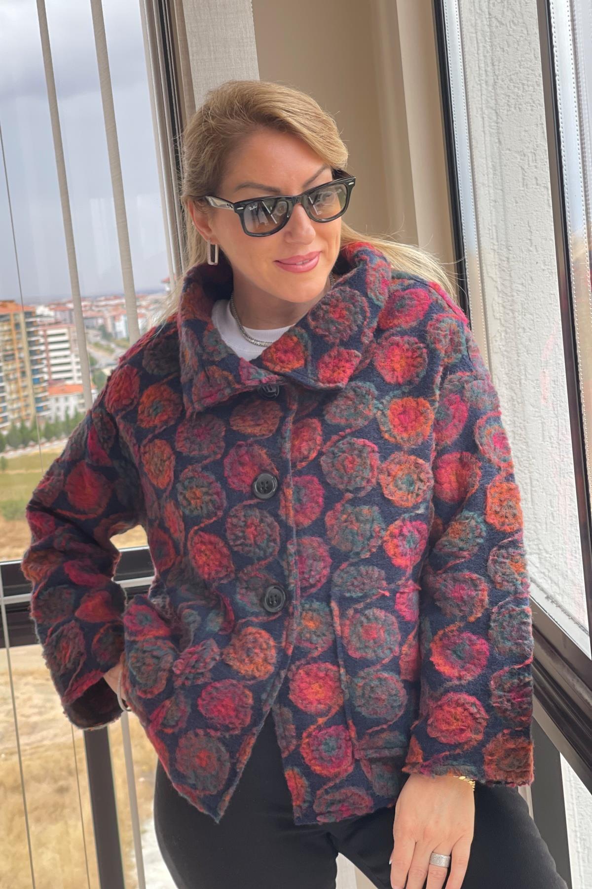 Spiral Desen Lacivert Keçe Kaban