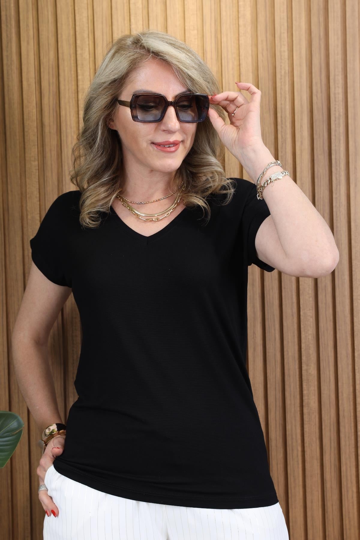 V Yaka Basic Siyah T-shirt
