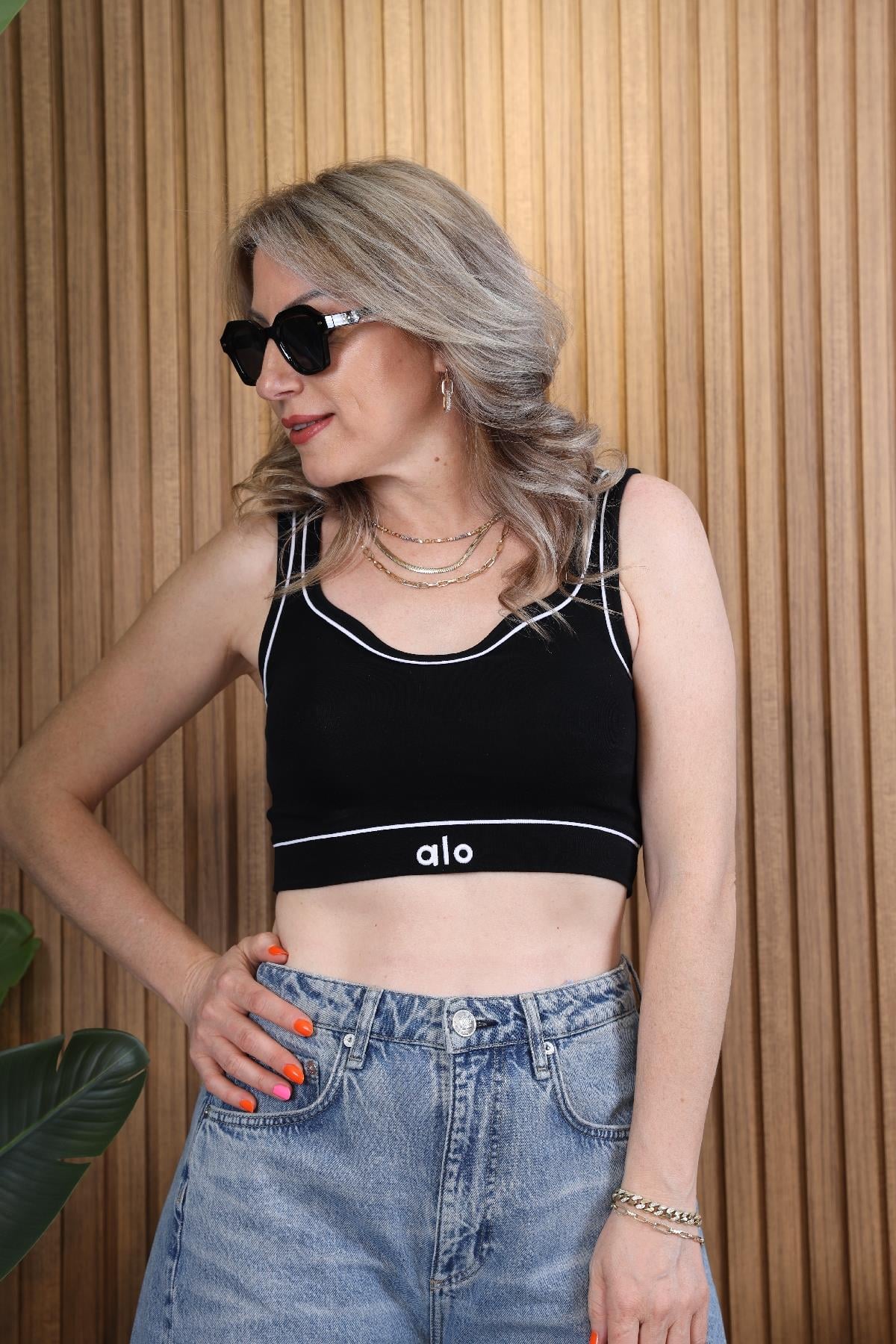 Yaka Detay Siyah Crop