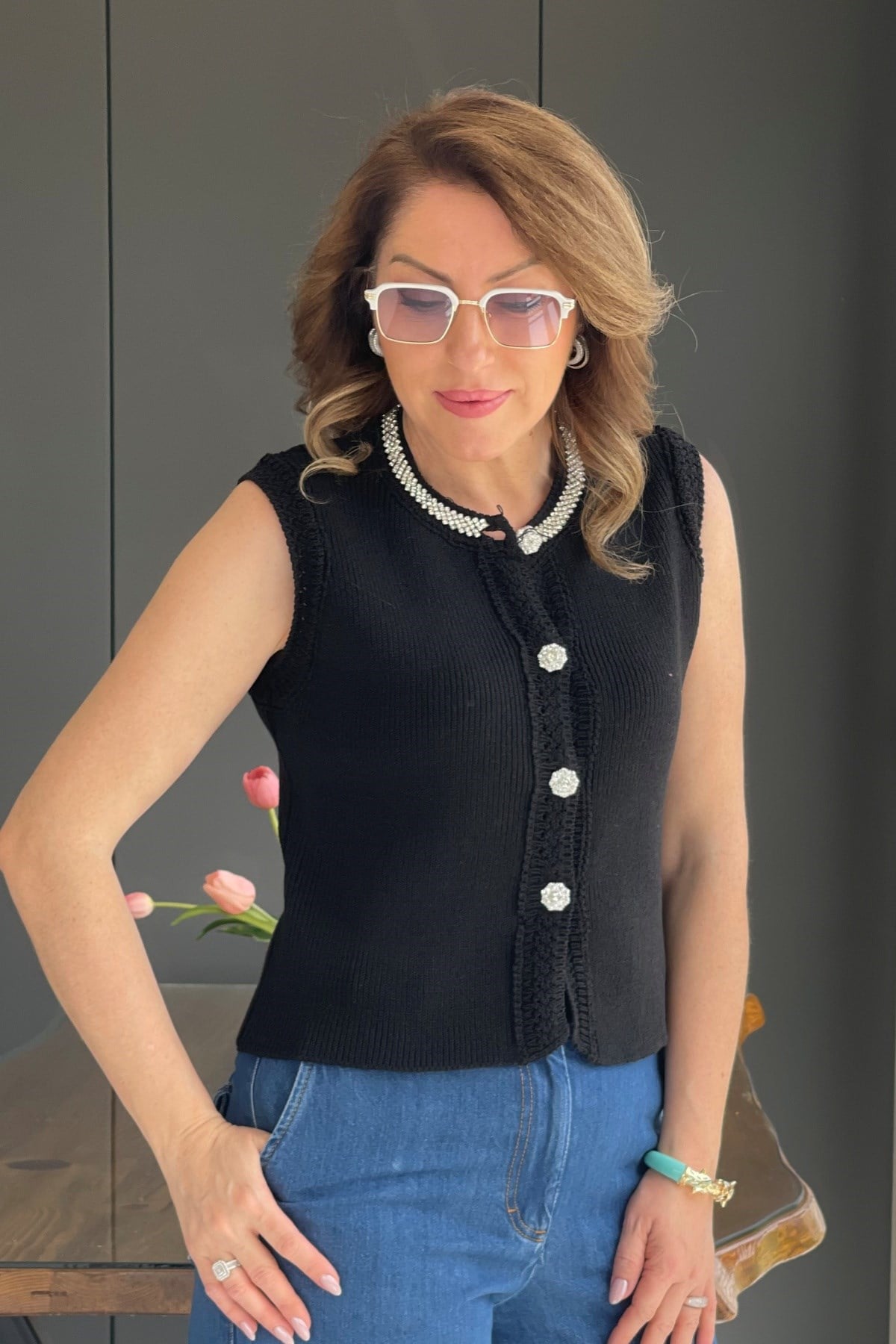 Yaka Detay Siyah Yelek