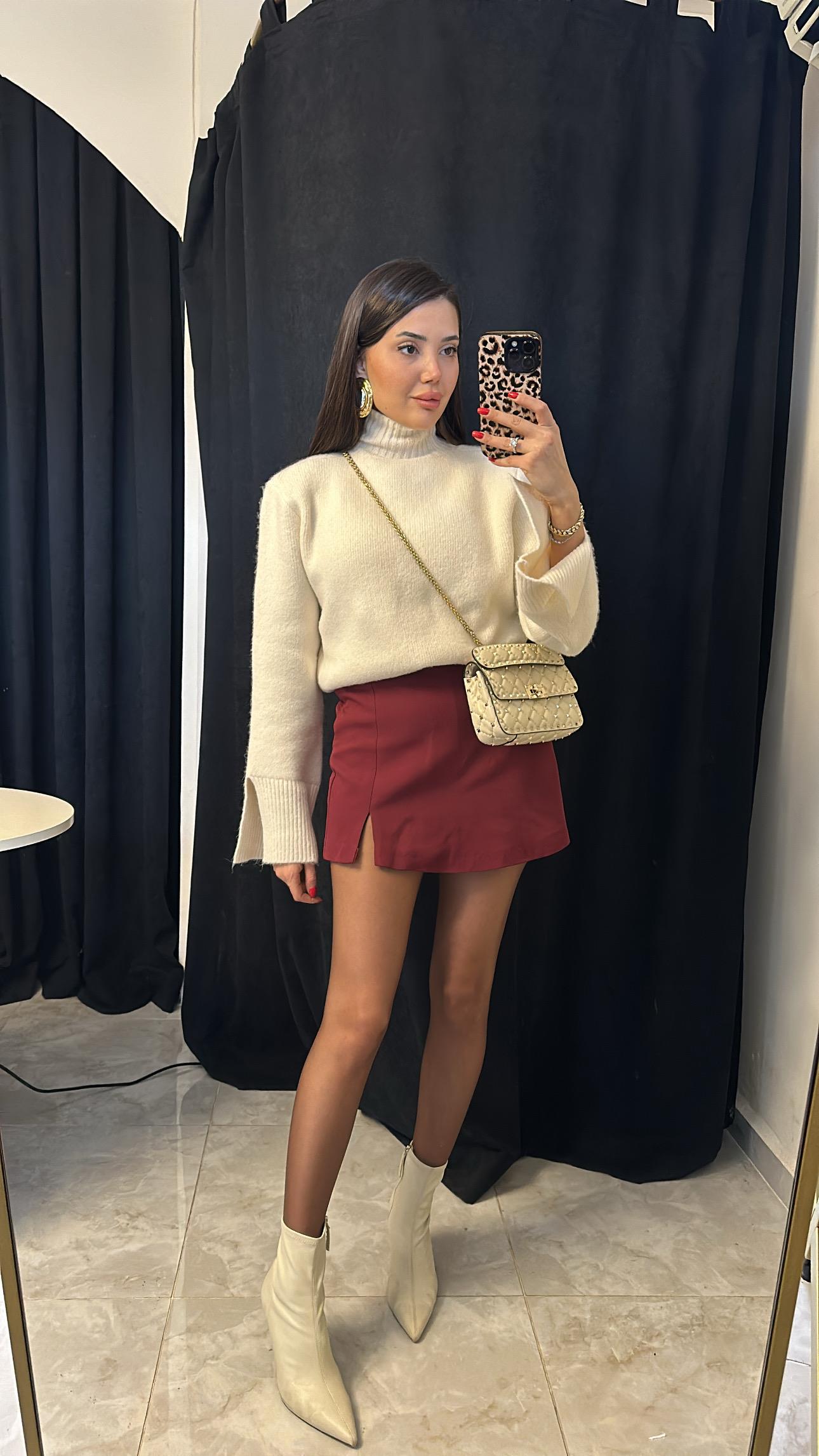 Marka Model Yırtmaclı Şort Etek Vişne