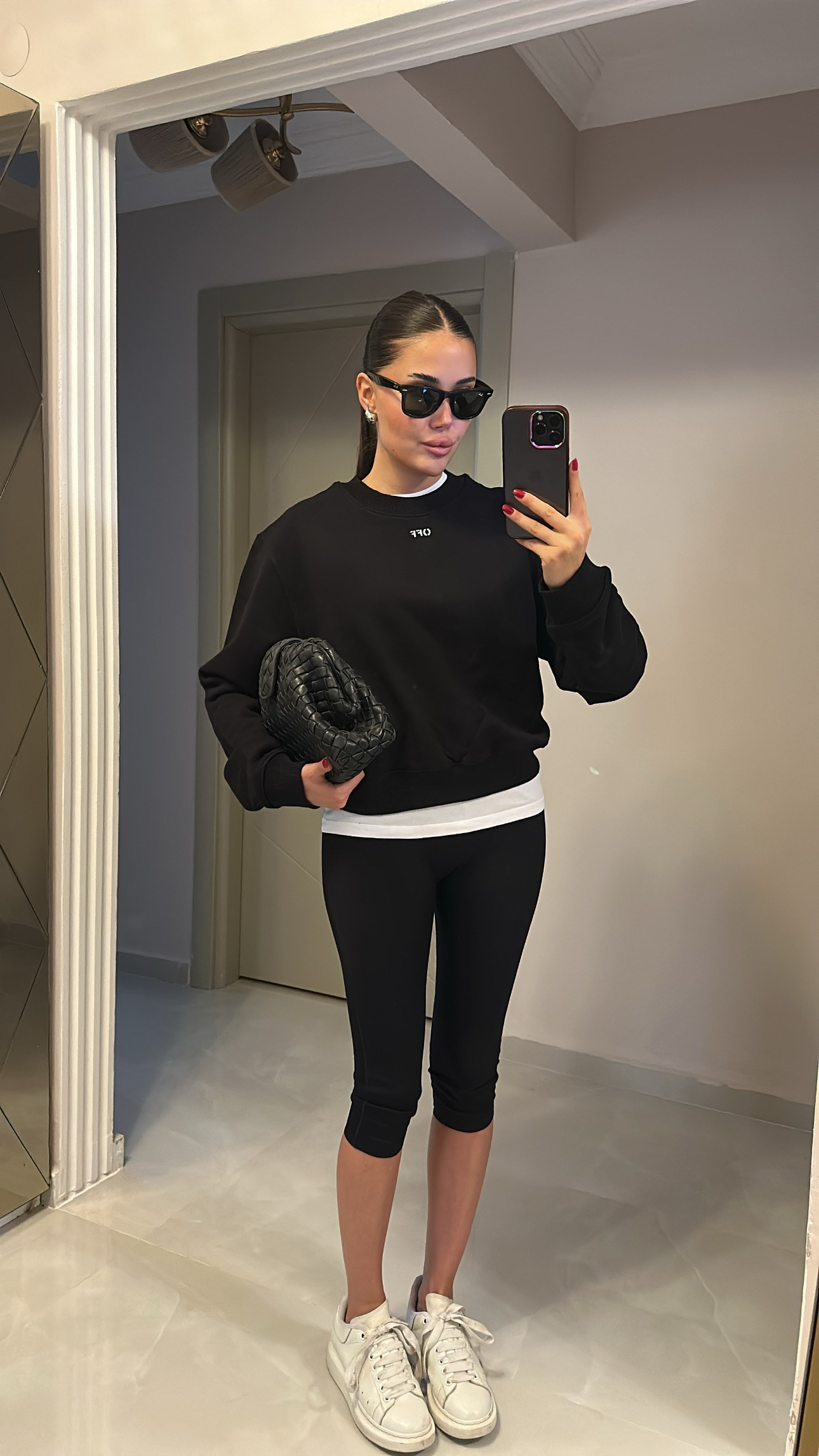 SİYAH LOGOLU SWEATSHIRT