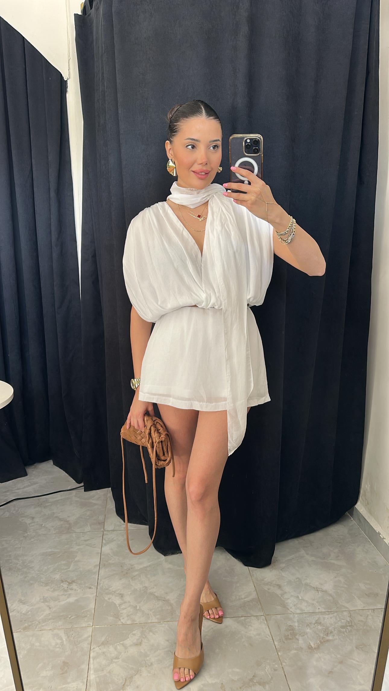 Beyaz Fular Detaylı Tulum