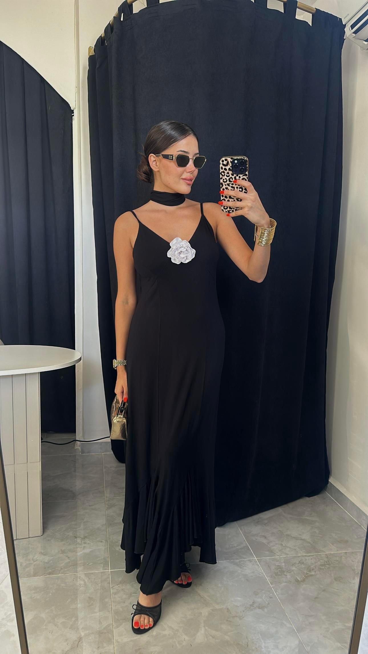 Gül Broş Detaylı Uzun Elbise