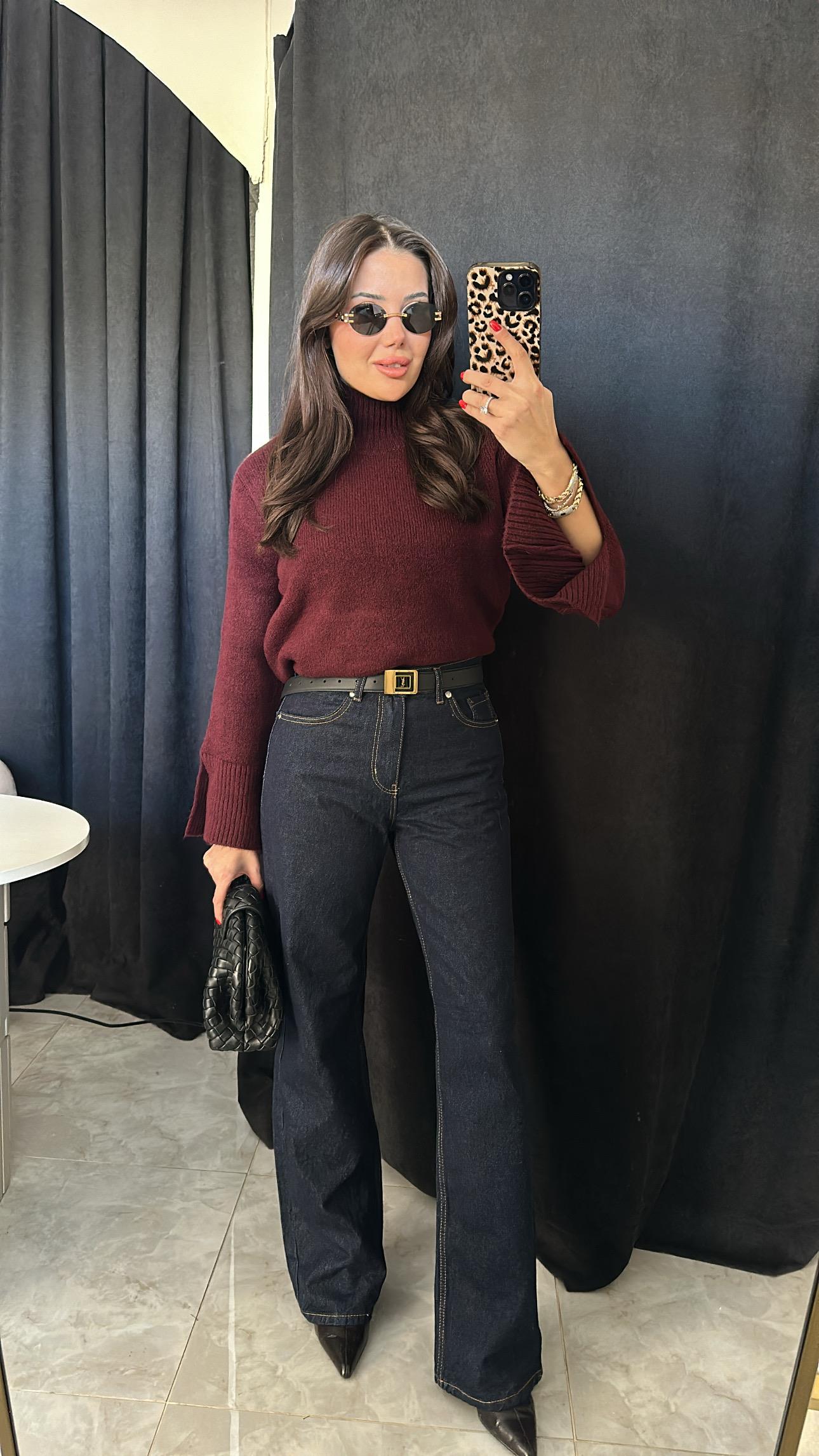 Marka Model Koyu Renk Dikiş Detaylı Jean