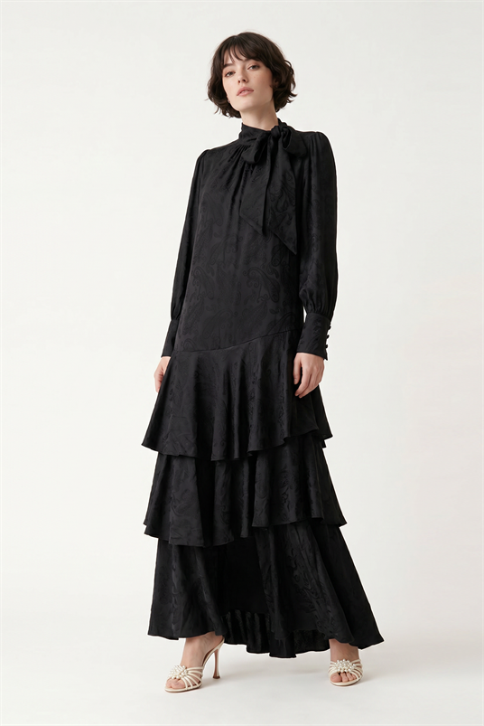 JAKAR VISCON ÜÇ KATLI VOLANLI FULARLI ELBİSE