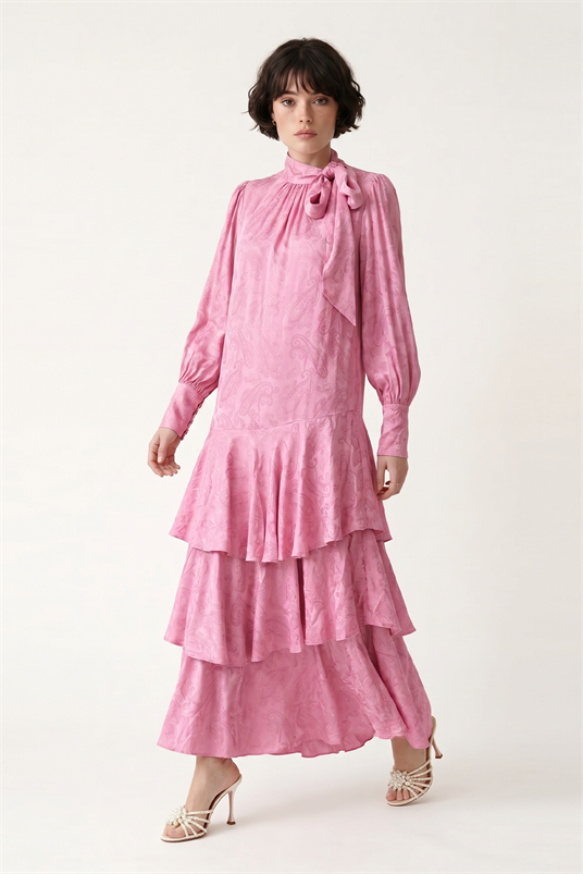 JAKAR VISCON ÜÇ KATLI VOLANLI FULARLI ELBİSE