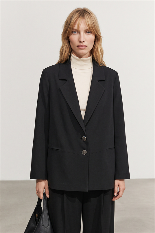 DOUBLE KREP BELDEN KESİK CEPLİ KISA BLAZER