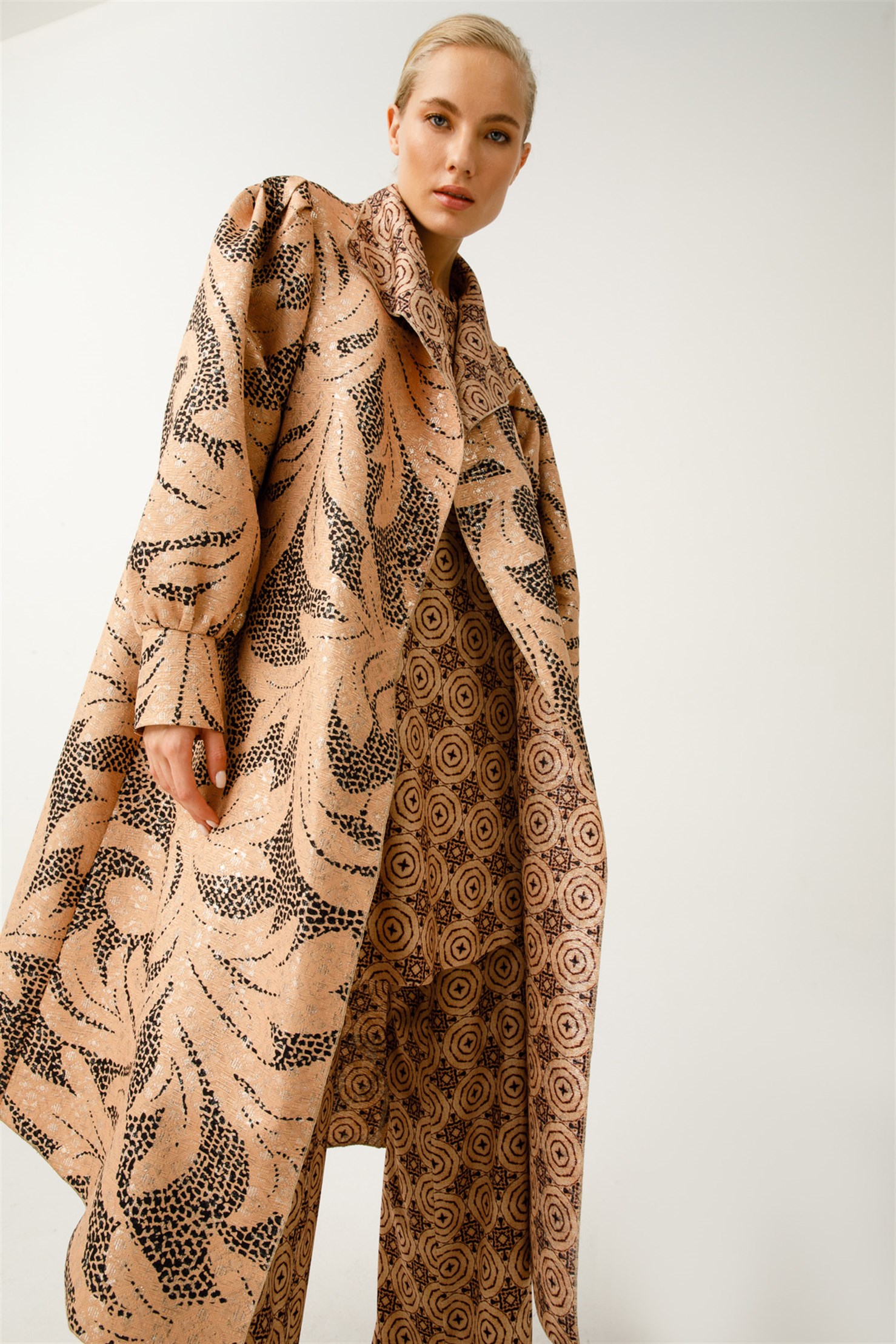 JACQUARD WING PATTERN DOUBLE-SIDED WIDE COLLAR JACKET