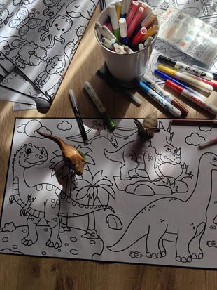 Dinazorlar Alemi Yıkanabilir Pano ve 6lı Kalem Seti