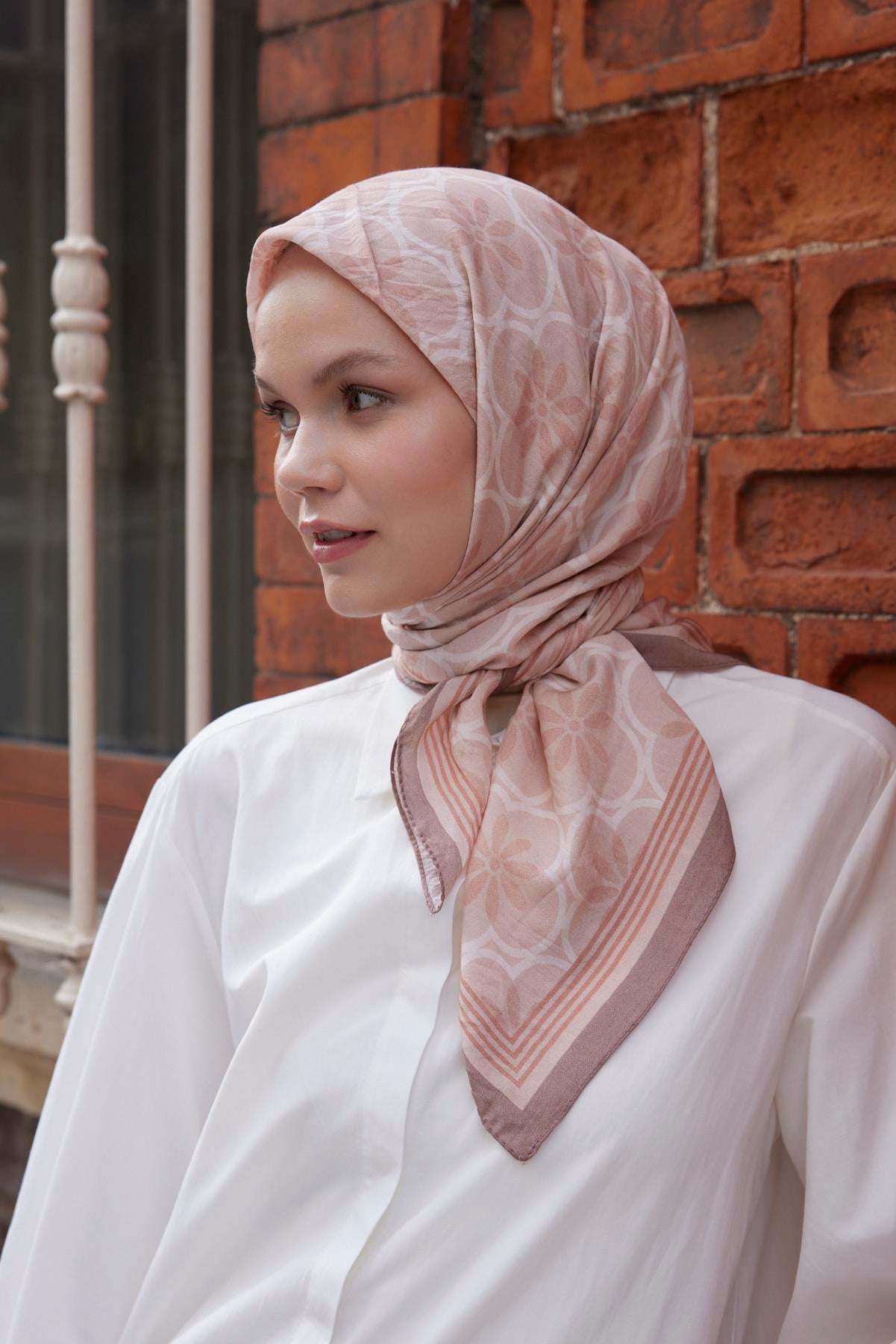 Şalland Baroq Desen EşarpppSALLANDBAROQEŞARP1000Şalland