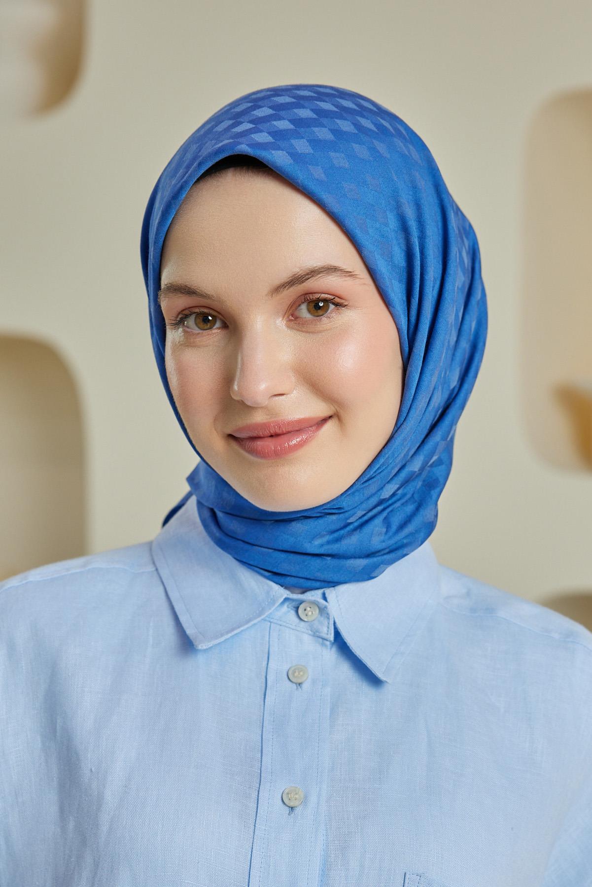 Şalland Dama Desen Jakar Eşarp İndigoŞLLNDDAMADSNJAKARESARPŞalland