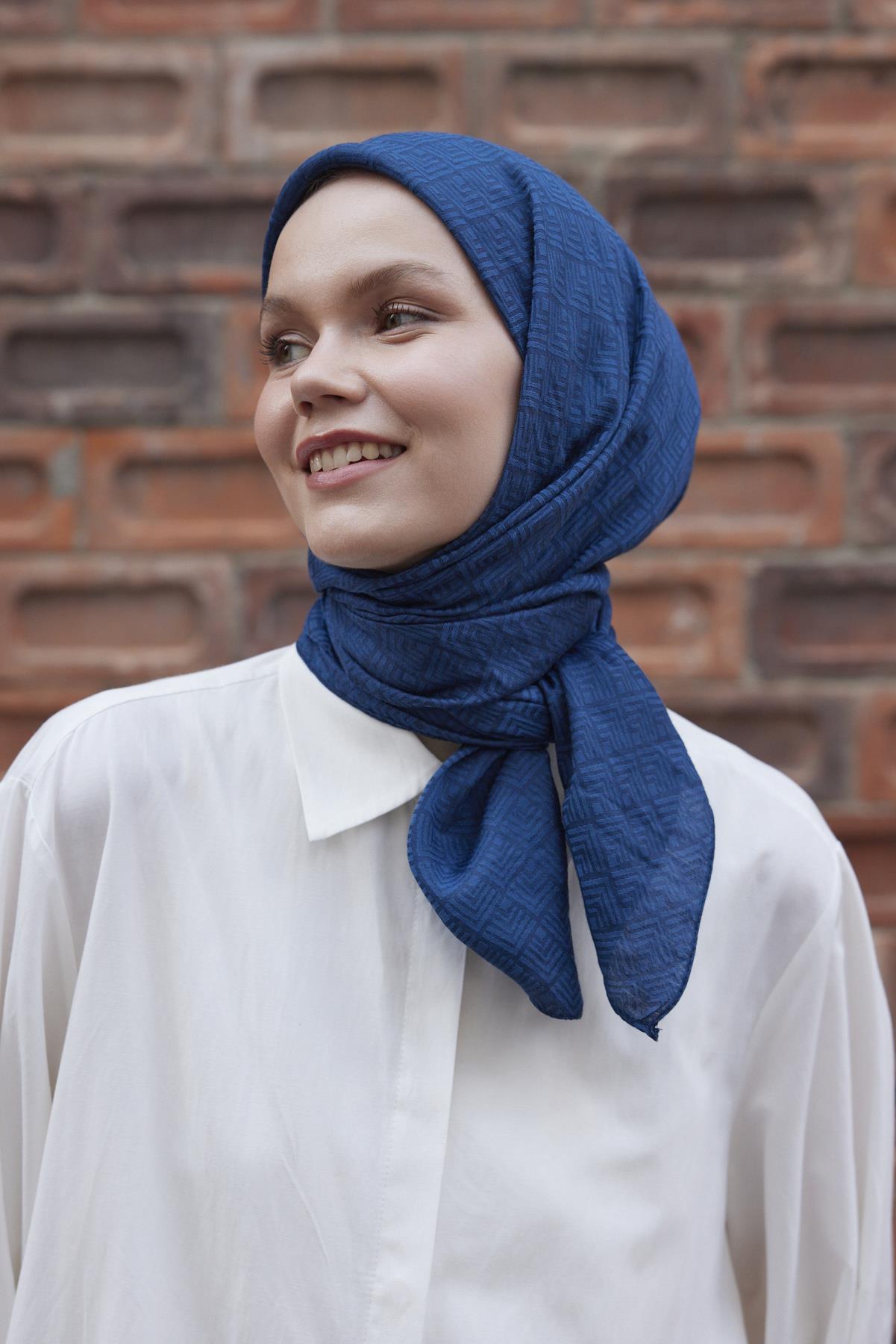 Şalland Viskon Jakar Frame Desen Eşarp Gece MaviŞLLNDVISKONJAKARFRAMEESARPŞalland