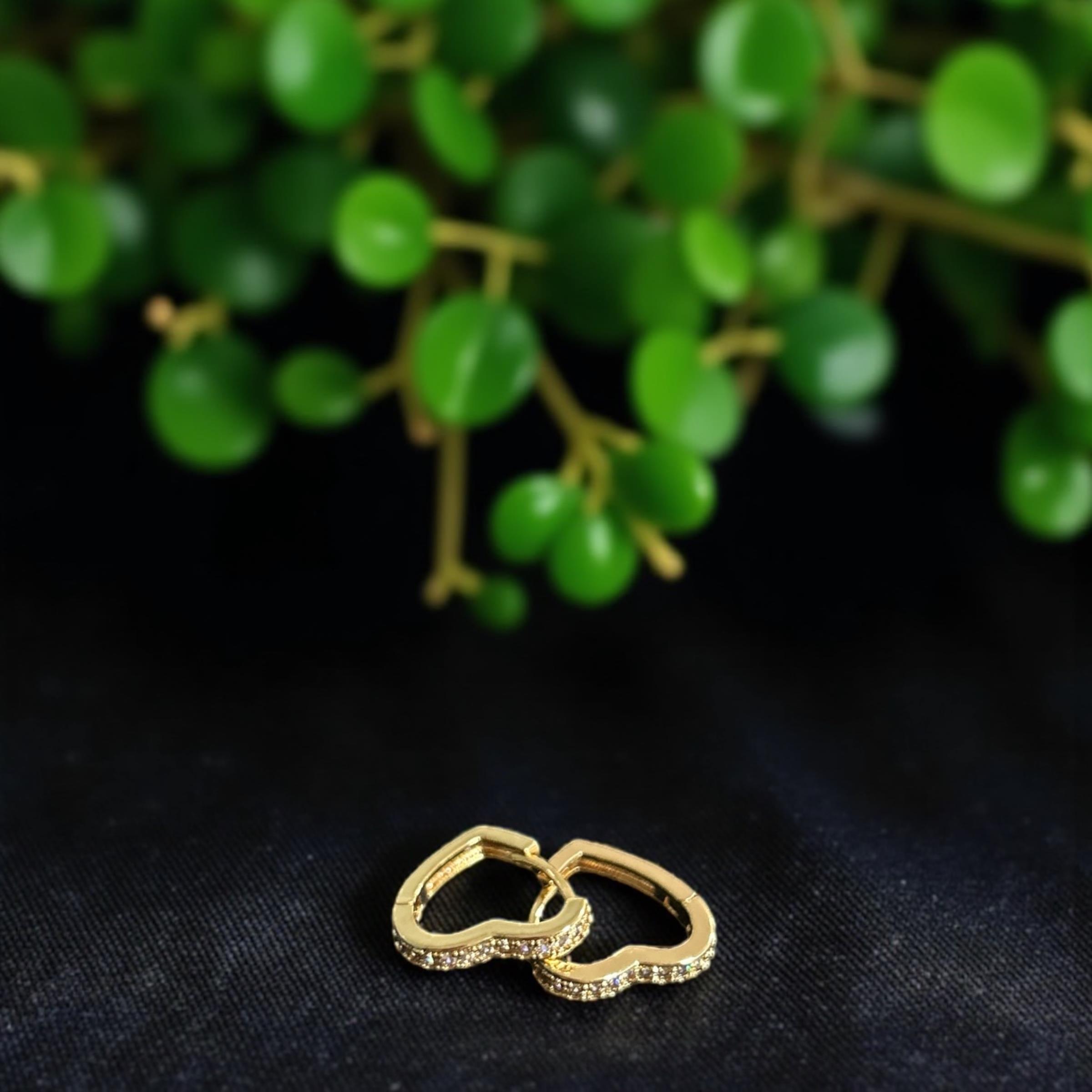 BRZ Collection Kadın Gold Paslanmaz Çelik Kalp Küpe | Minimalist & Zarif Tasarım
