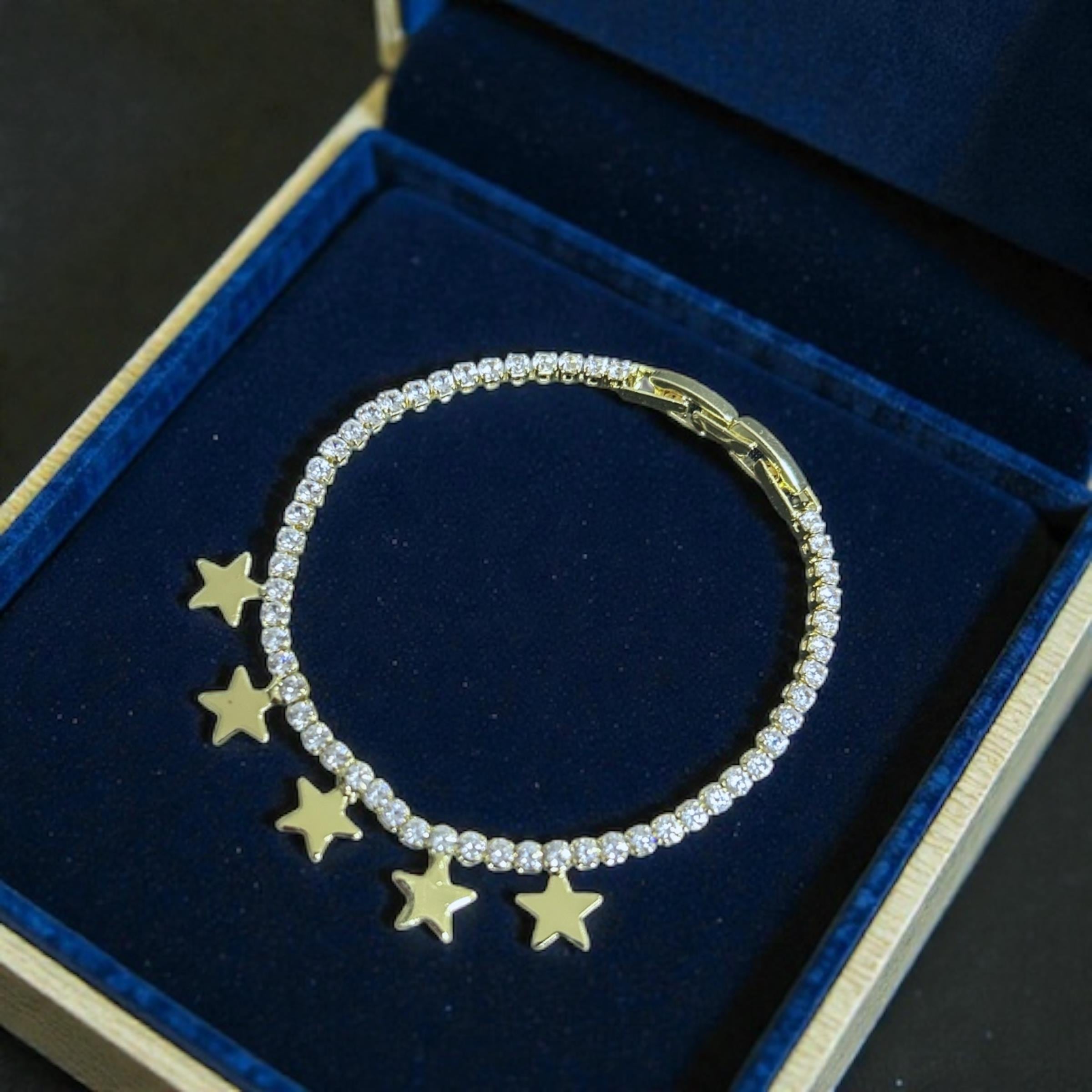 Yıldız Charm Detaylı Taşlı Gold Tenis Bileklik – Paslanmaz Çelik – Suya Dayanıklı Şık Kadın Bileklik