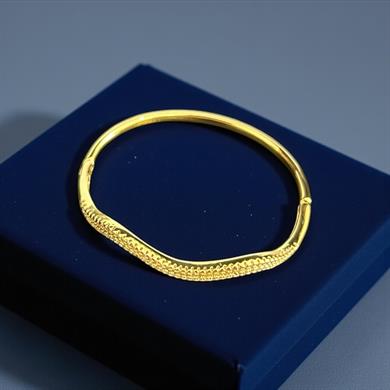 BRZ Collection Altın Renk Dalga Tasarımlı Taşlı Paslanmaz Çelik Bilezik