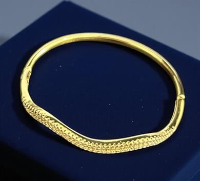 BRZ Collection Altın Renk Dalga Tasarımlı Taşlı Paslanmaz Çelik Bilezik