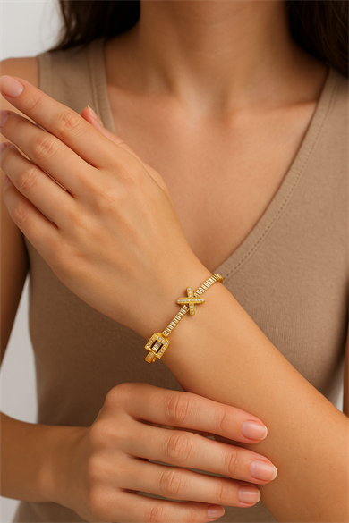 BRZ Collection Aurora Luxe Bileklik – Altın Kaplama Paslanmaz Çelik, Baget Taşlı X ⊂ X Tokalı Tasarım