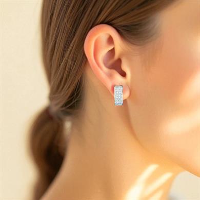 BRZ Collection Gümüş Pave Huggie Halka Küpe – Zirkon Taşlı, Parlak Statement Tasarım | Minimalist Kadın Takı