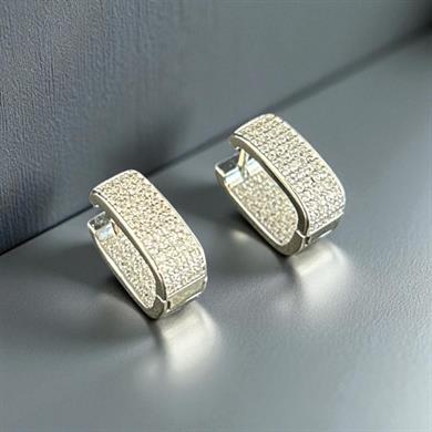 BRZ Collection Gümüş Pave Huggie Halka Küpe – Zirkon Taşlı, Parlak Statement Tasarım | Minimalist Kadın Takı