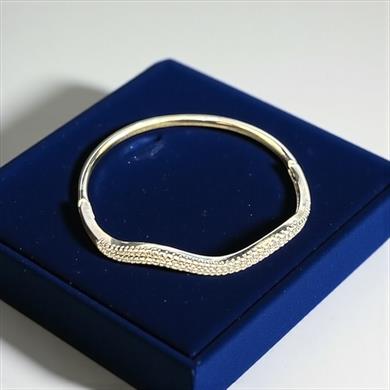 BRZ Collection Gümüş Renk Dalga Tasarımlı Taşlı Paslanmaz Çelik Bilezik