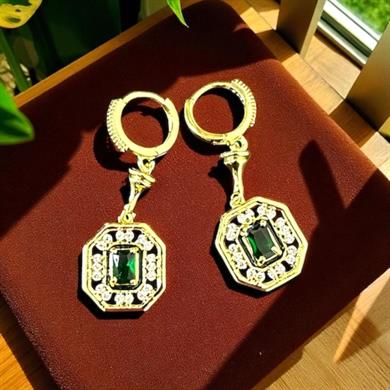 BRZ Collection Vintage Zümrüt Yeşili Taşlı Küpe – Altın Renk Sallantılı, Kristal Detaylı | Art Deco Tarz Kadın Takı