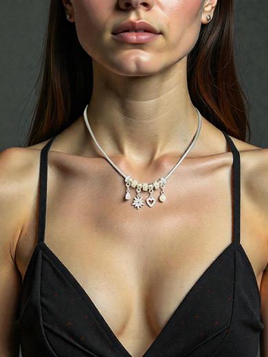 Charm Detaylı Kolye – 40+7 cm Ayarlanabilir – Paslanmaz Çelik – Suya Dayanıklı Lüks Kadın Kolye