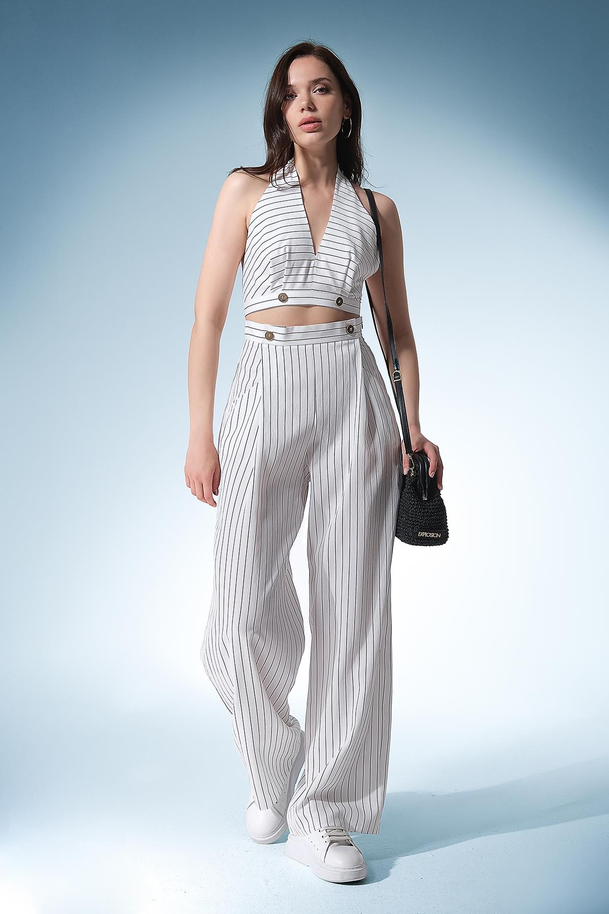 Çizgi Desenli Yakası Bağlamalı  Crop Bluz