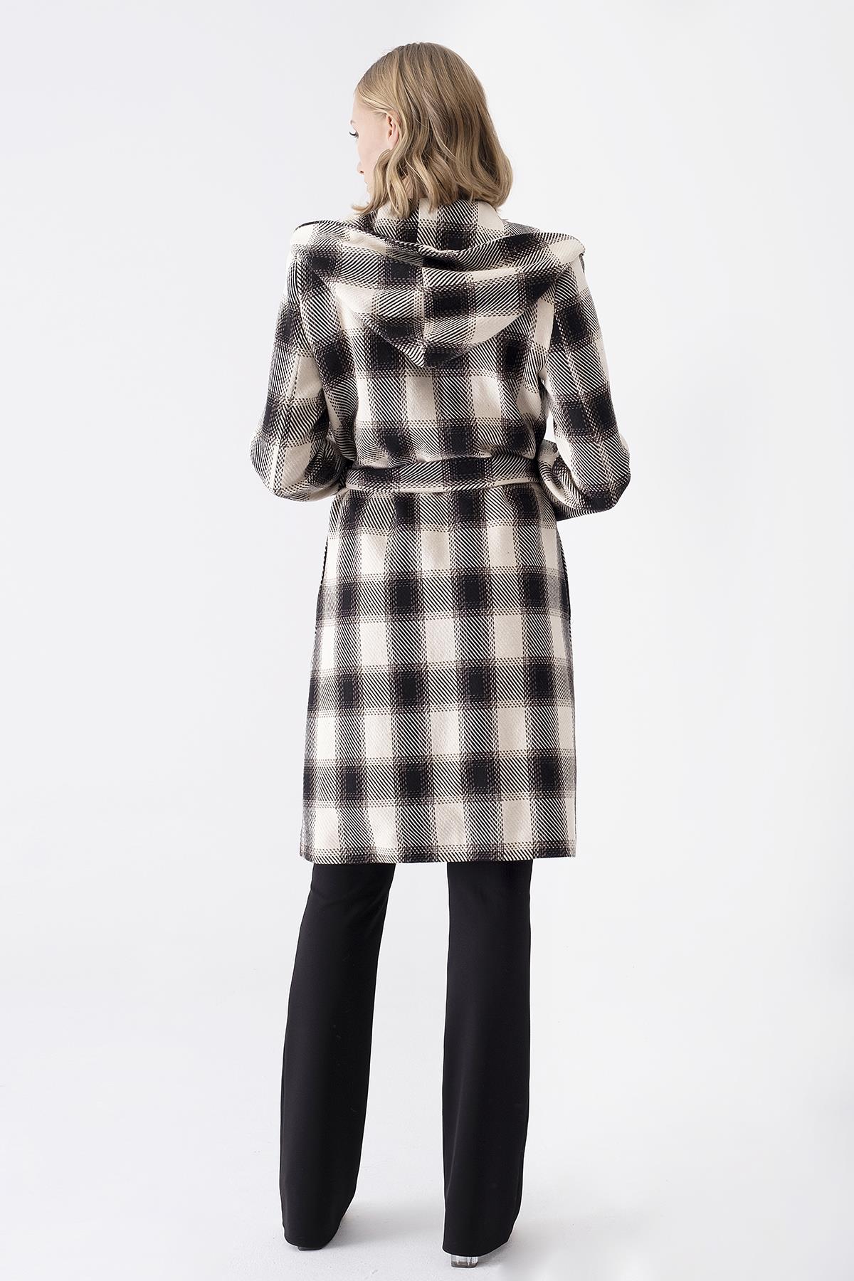 Ekose Desenli Kapüşonlu Kaban