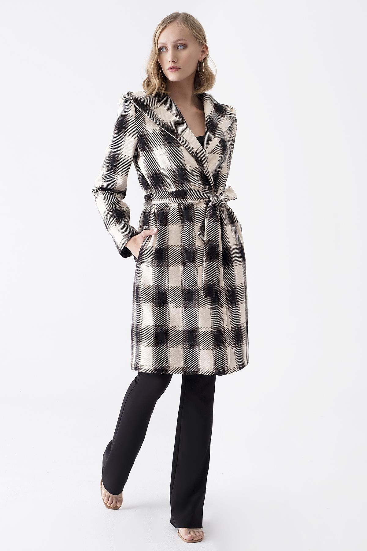 Ekose Desenli Kapüşonlu Kaban