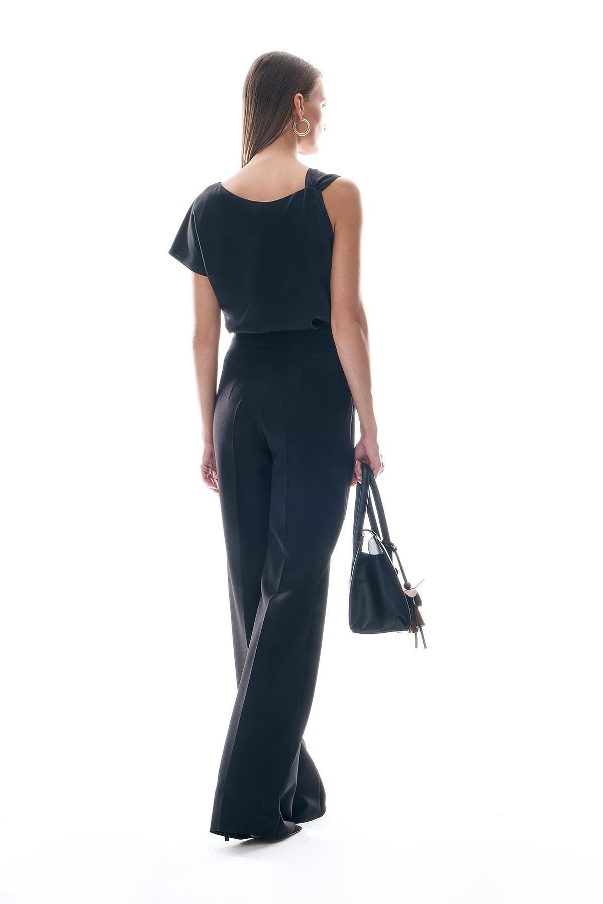 Gold Aksesuarlı Bol Paça Pantolon