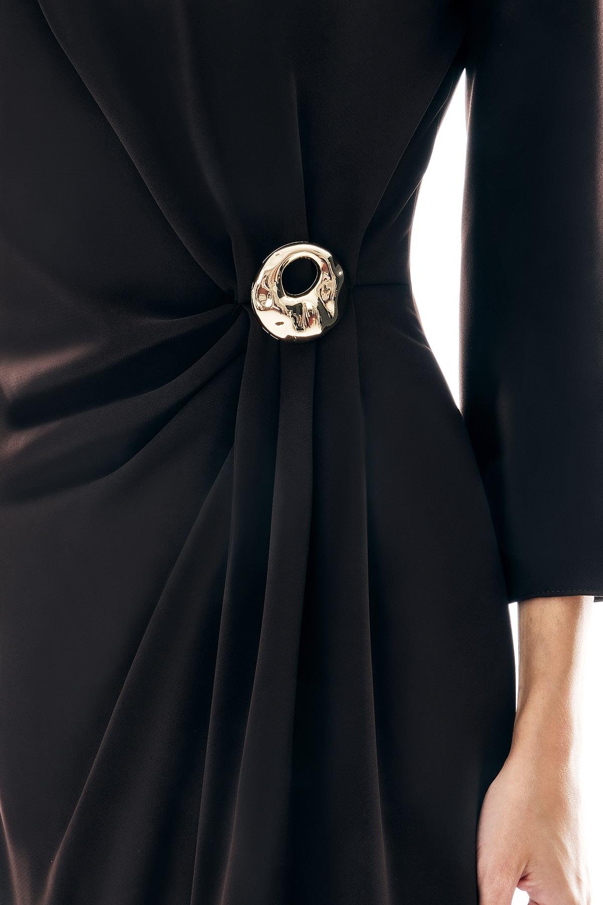 Gold Aksesuarlı Drape Detaylı Elbise