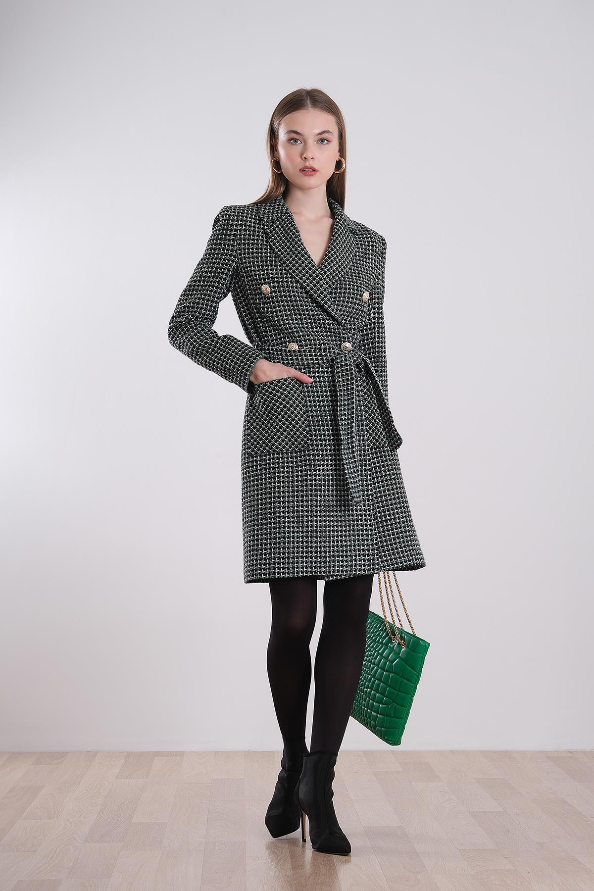 Gold Düğme Detaylı Kaban