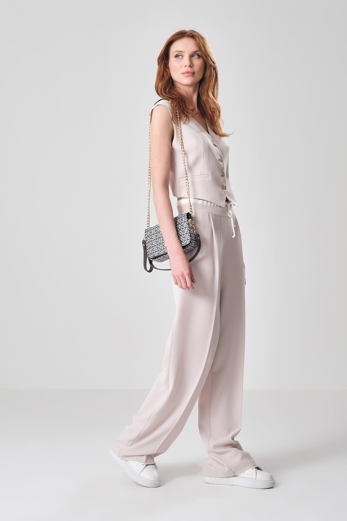 Gold Düğmeli Vücuda Oturan Yelek