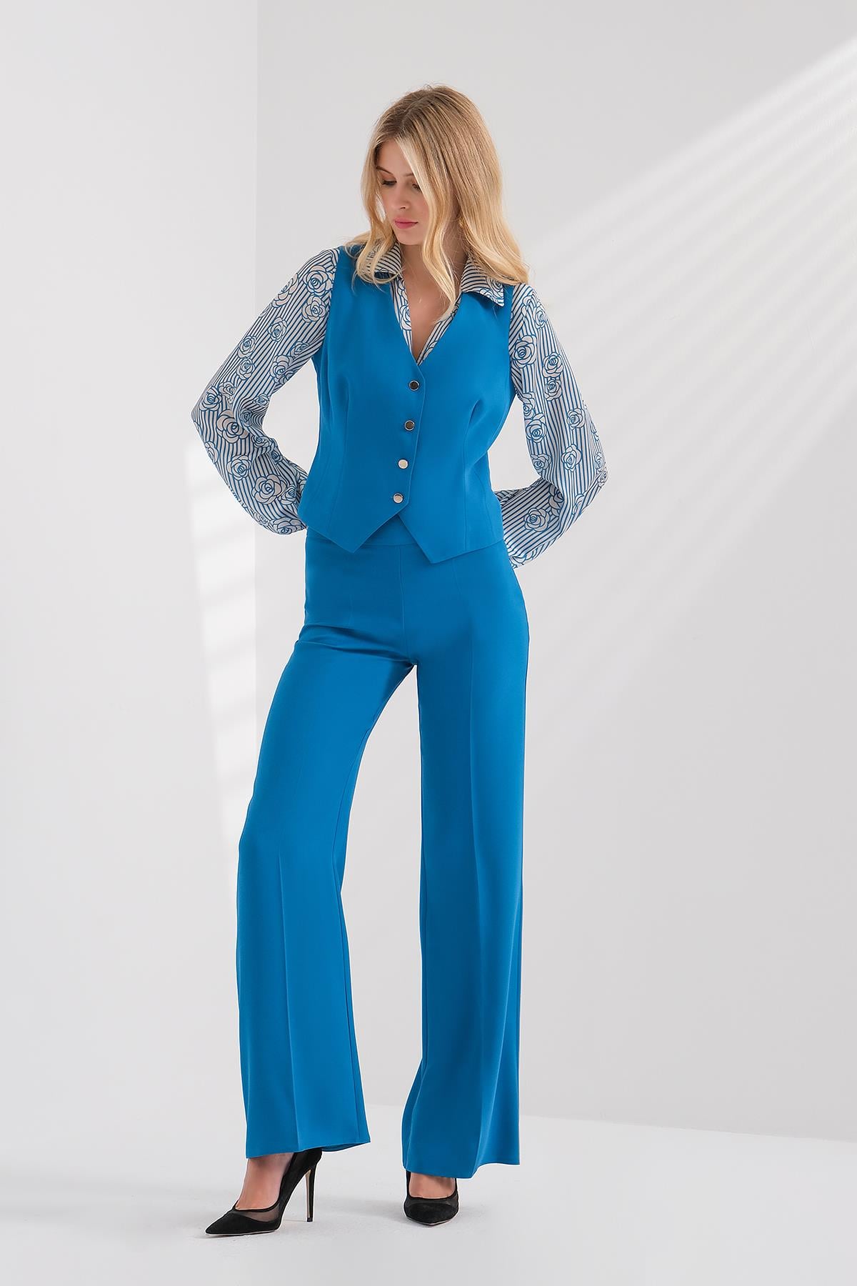 Gold Metal Düğmeli Yelek