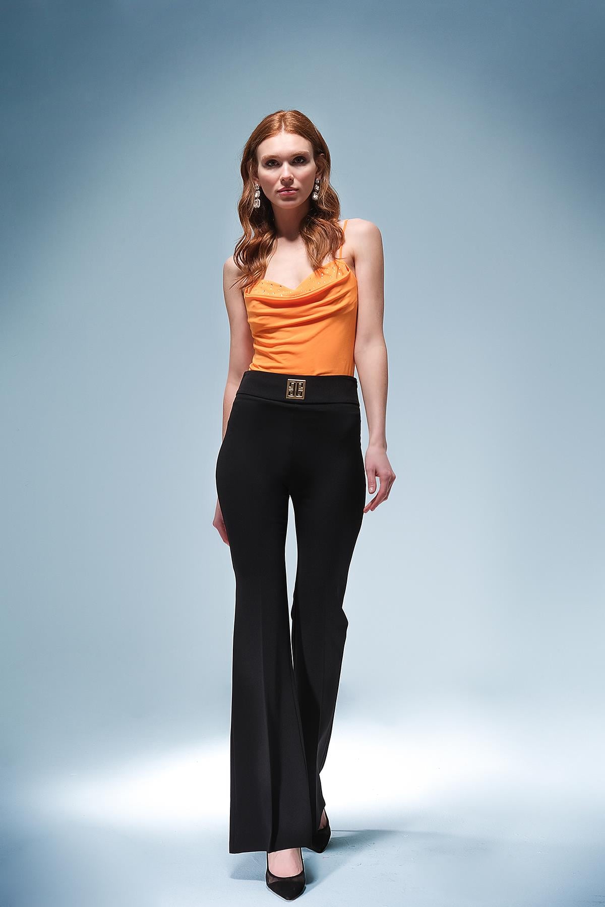 Taş Detaylı Askılı Body