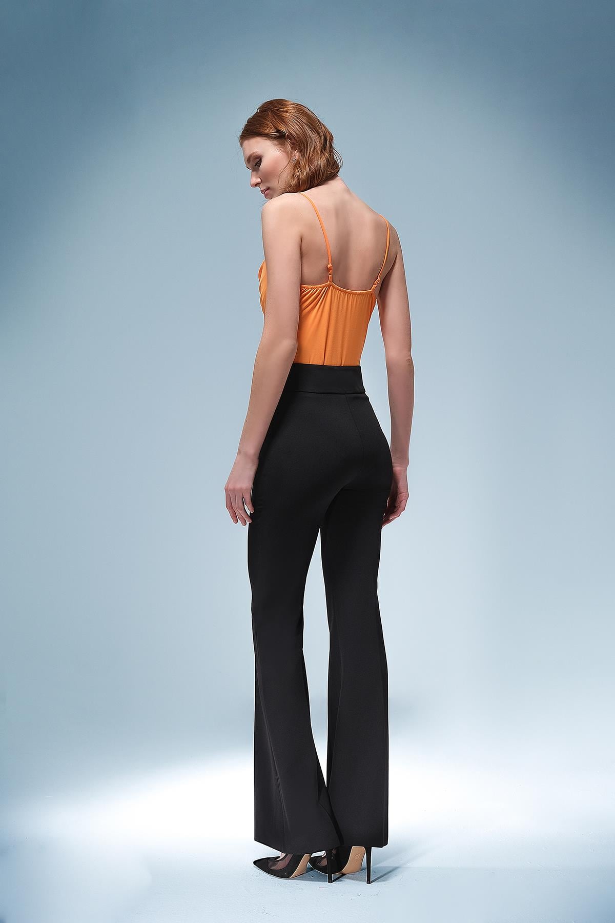 Taş Detaylı Askılı Body