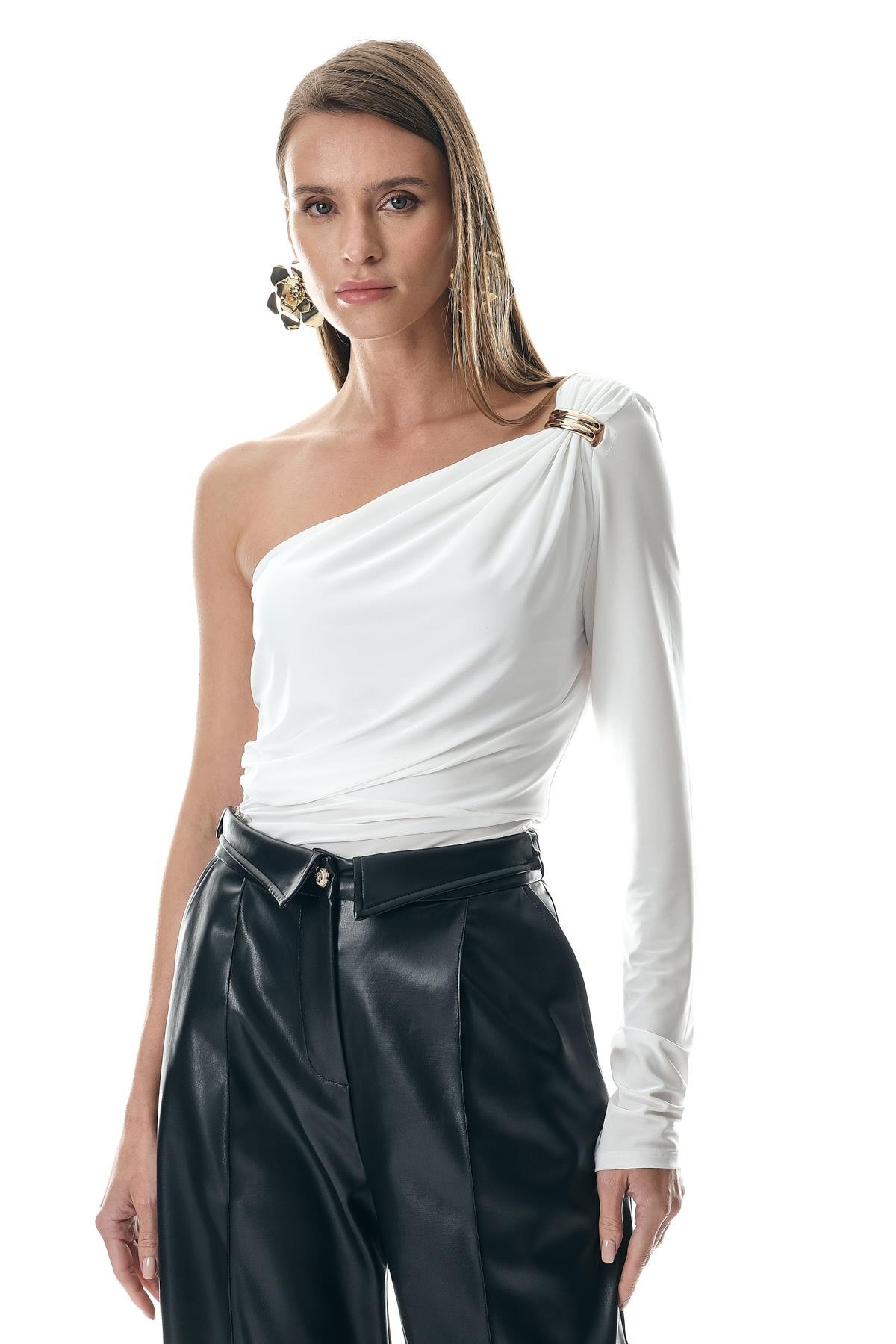 Tek Kollu Gold Aksesuarlı Bluz