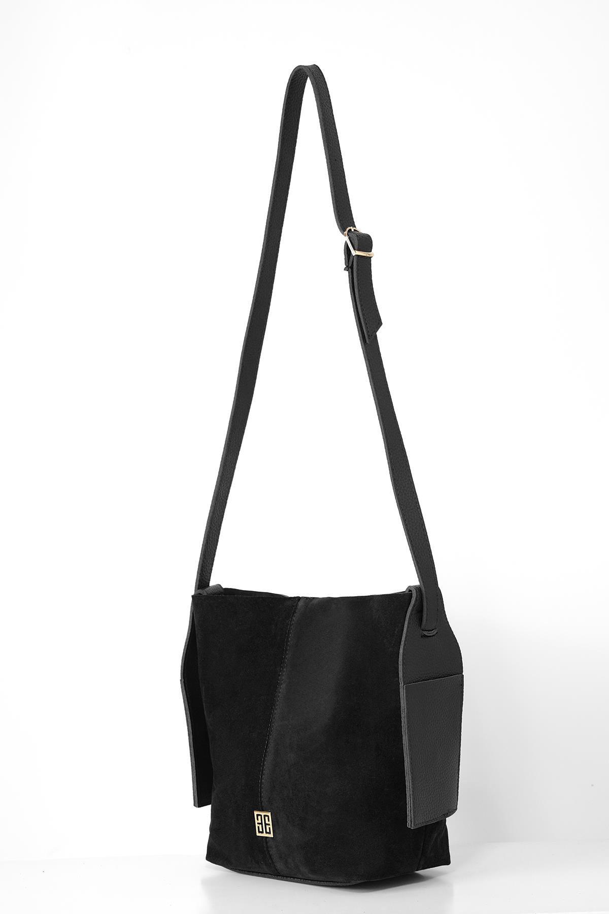 Vegan Deri Aksesuarlı Süet Garnili Askılı Ve Yavrulu Günlük Çanta