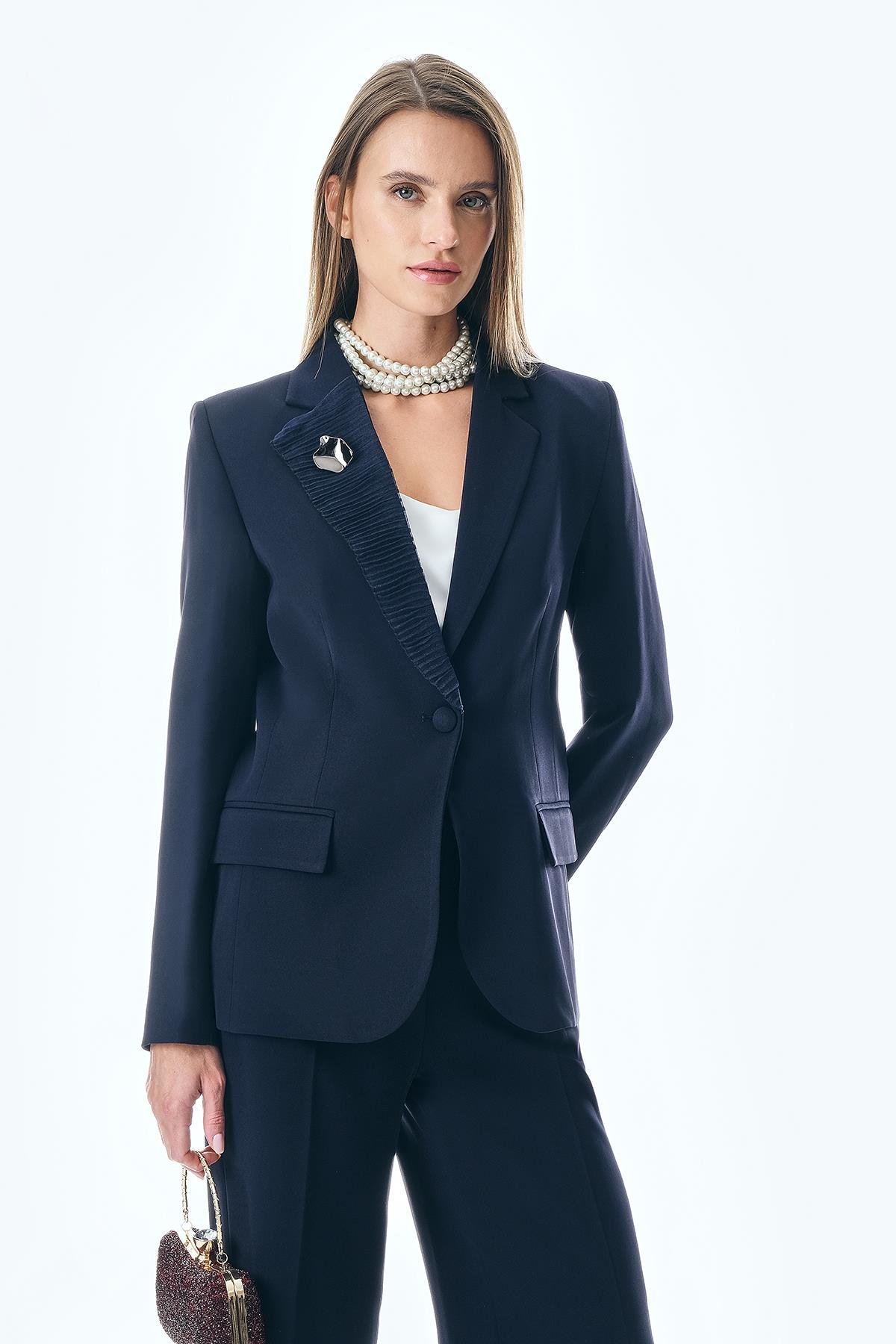 Yakası Organze Detaylı Ceket Pantolon Takım