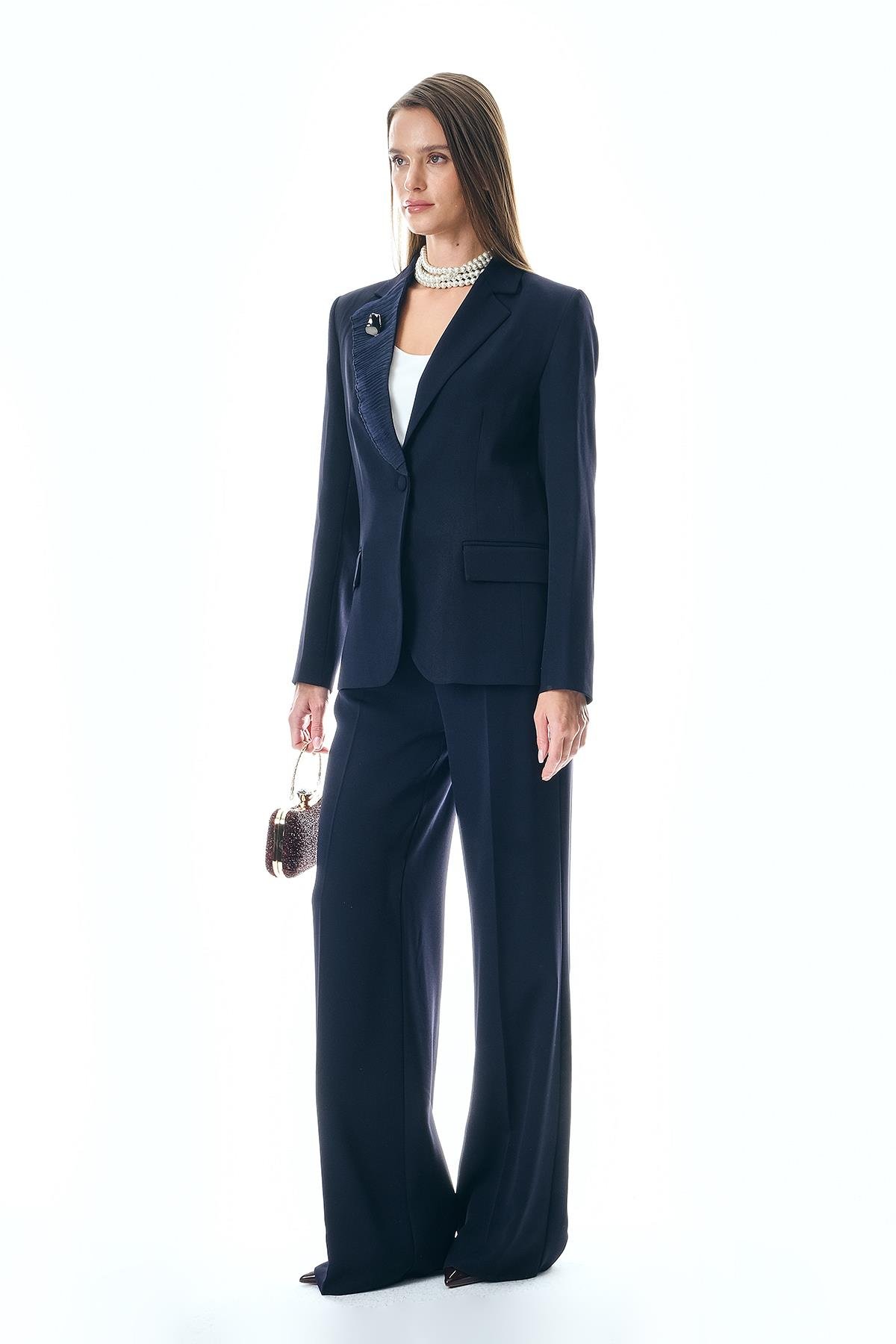 Yakası Organze Detaylı Ceket Pantolon Takım