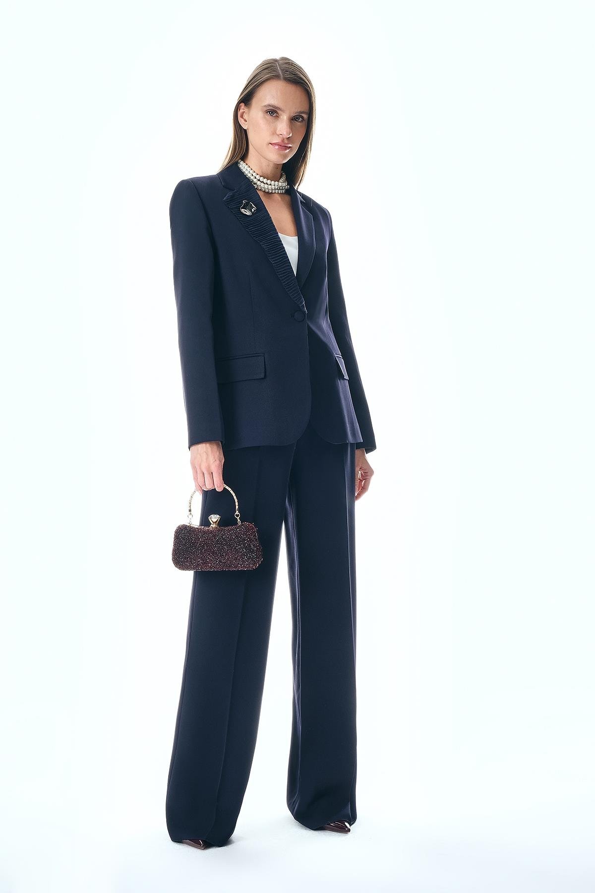 Yakası Organze Detaylı Ceket Pantolon Takım