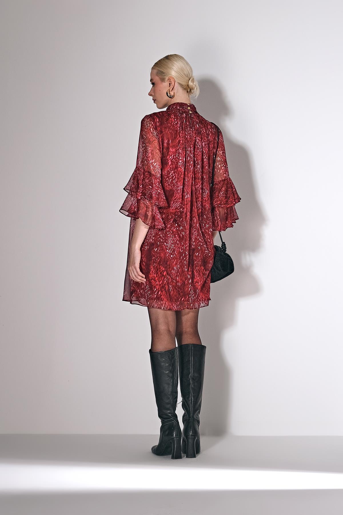 Desenli,Fiyonk Yakalı Ve Volanlı Kollarıyla Şık Ve Zarif Elbise