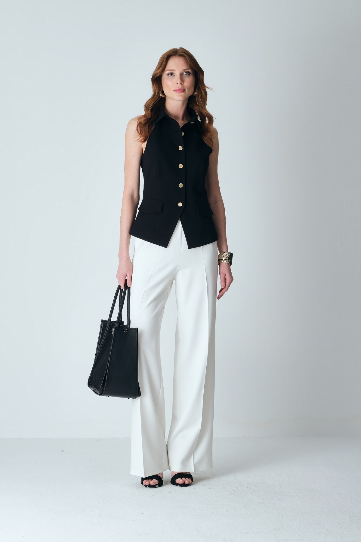 Altın Detaylı Kolsuz Bluz