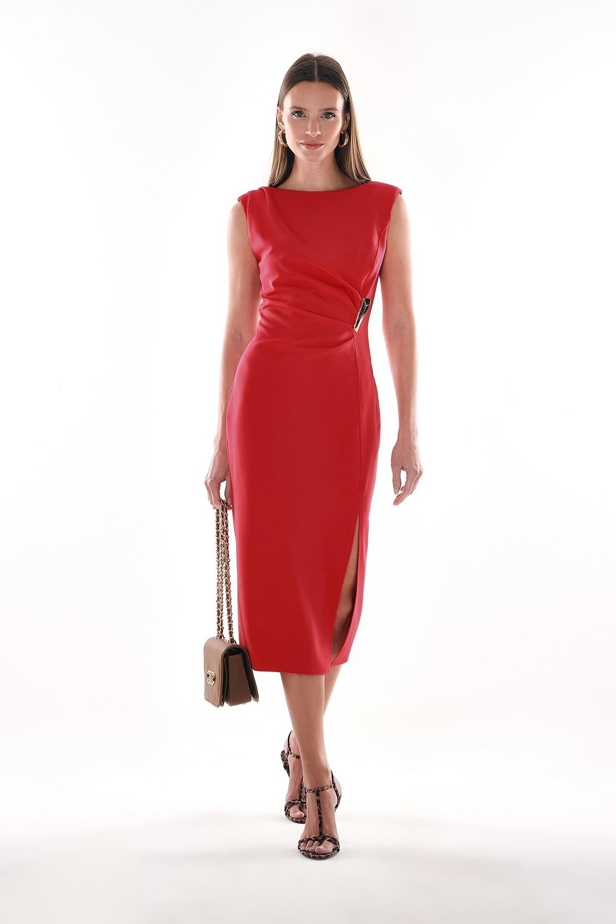 Bedene Oturan Önden Yırtmaçlı Midi Boy Şık Elbise