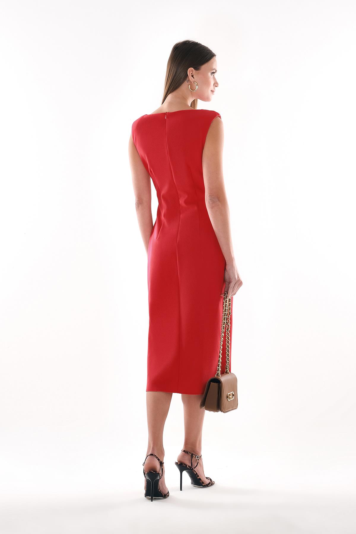 Bedene Oturan Önden Yırtmaçlı Midi Boy Şık Elbise