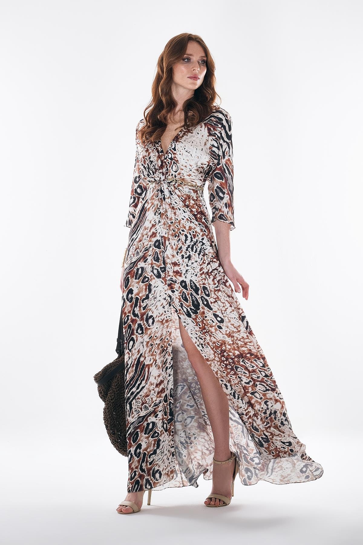 Büyük Beden Desenli Saten Zincir Kemerli Yırtmaçlı Yandan Cepli Maksi Boy Elbise