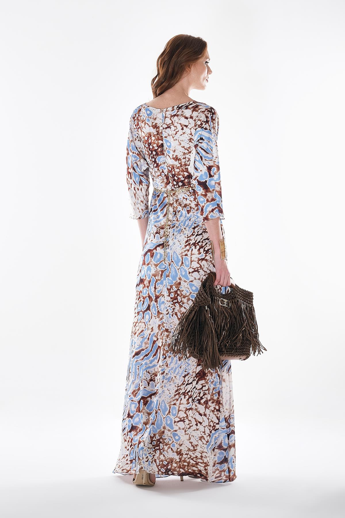 Büyük Beden Desenli Saten Zincir Kemerli Yırtmaçlı Yandan Cepli Maksi Boy Elbise